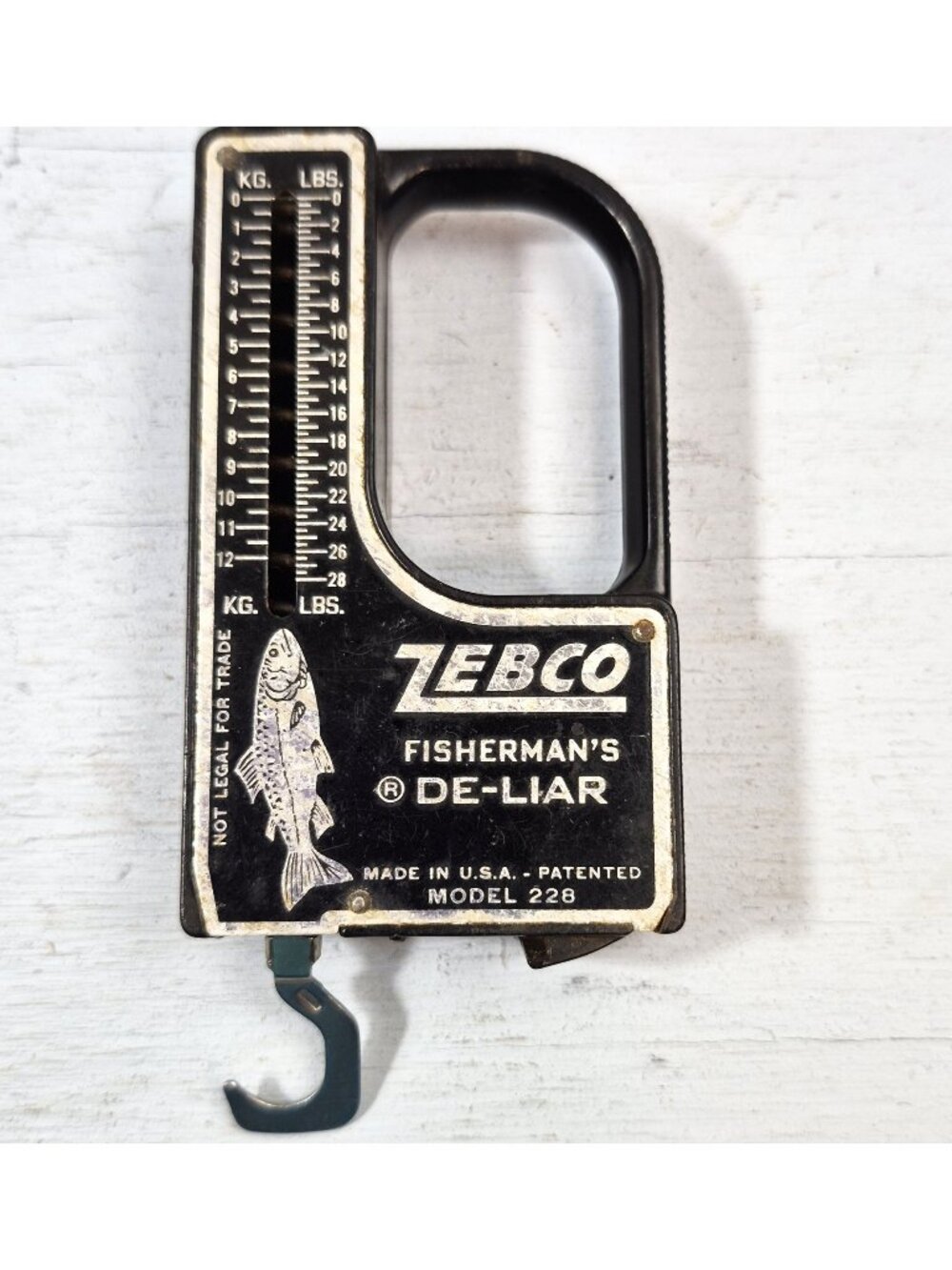 Vintage Zebco Fishermans De-Liar Model 228 Scale & Tape Measure 28 Lbs Black USA
